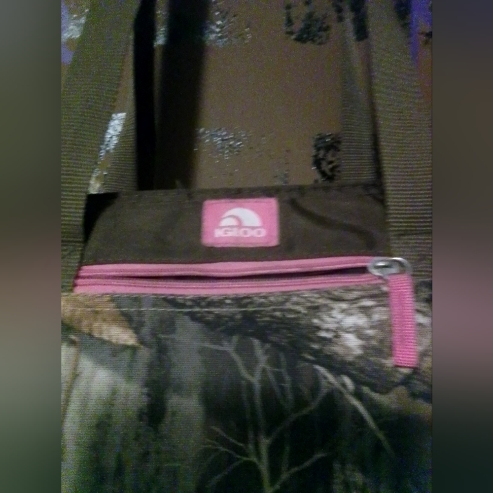 IGLOO PINK CAMO LUNCH BAG